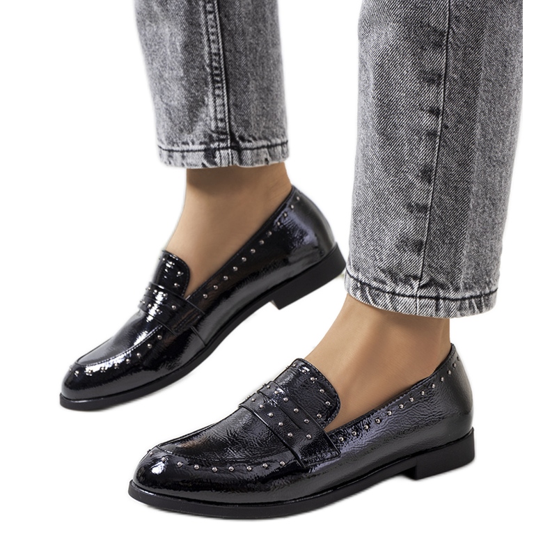 Svarta läderskor med Rozerin nitar