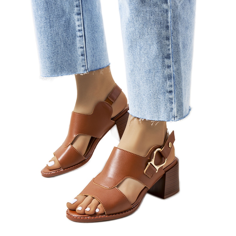 Bruna sandaler på Lamiastolpen