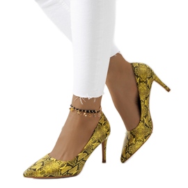 Gula pumps i Nickle snake mönster svart