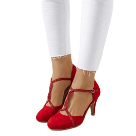 Röda pumps på Luiken-hälen