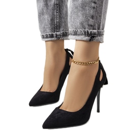 Svarta klackar med dekorativa Anthe-utskärningar