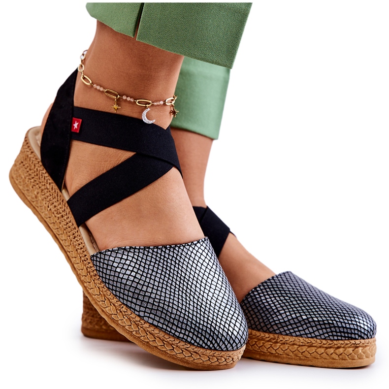 Fashionabla espadrillor för kvinnor Big Star JJ276035 Svart silver-