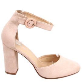 Pumps exponerade på Iris Nude-hälen beige