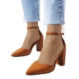 Kamelpumpar på Jorineposten brun