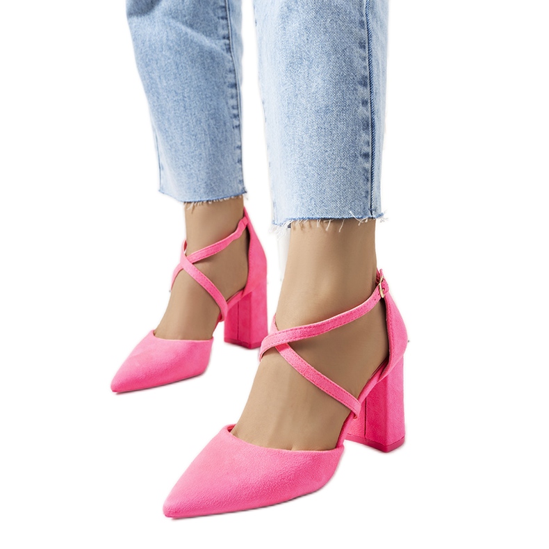 Rosa neonpumpar på Hassing-stolpen