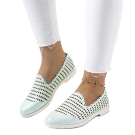 Naja gröna genombrutna loafers för dam