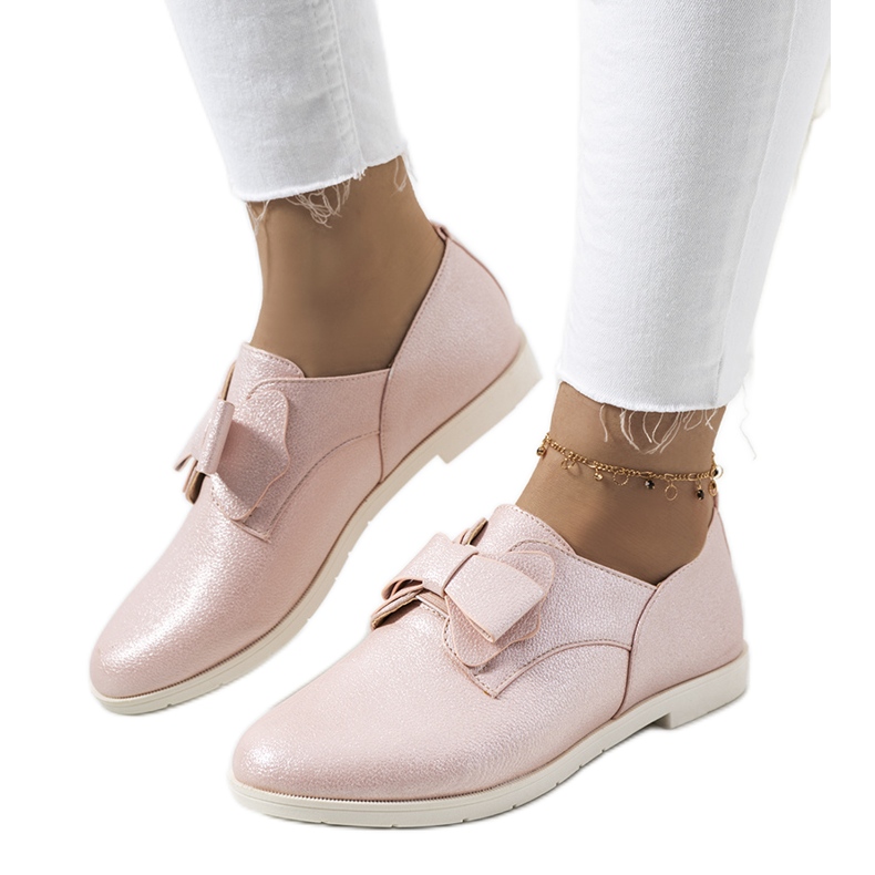 Rosa brogues med en Korner-rosett