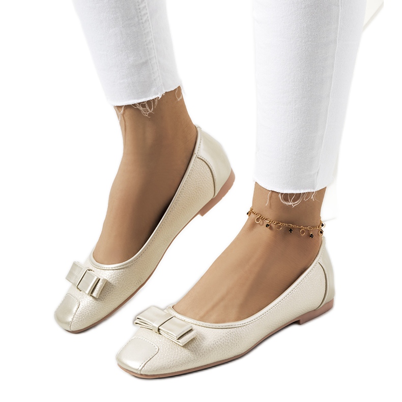 Rikkes guldskimrande ballerinor beige