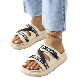 BM Beiga tofflor på Kogil-plattformen beige