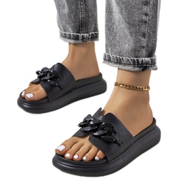 Svarta tofflor med Levy-kedja