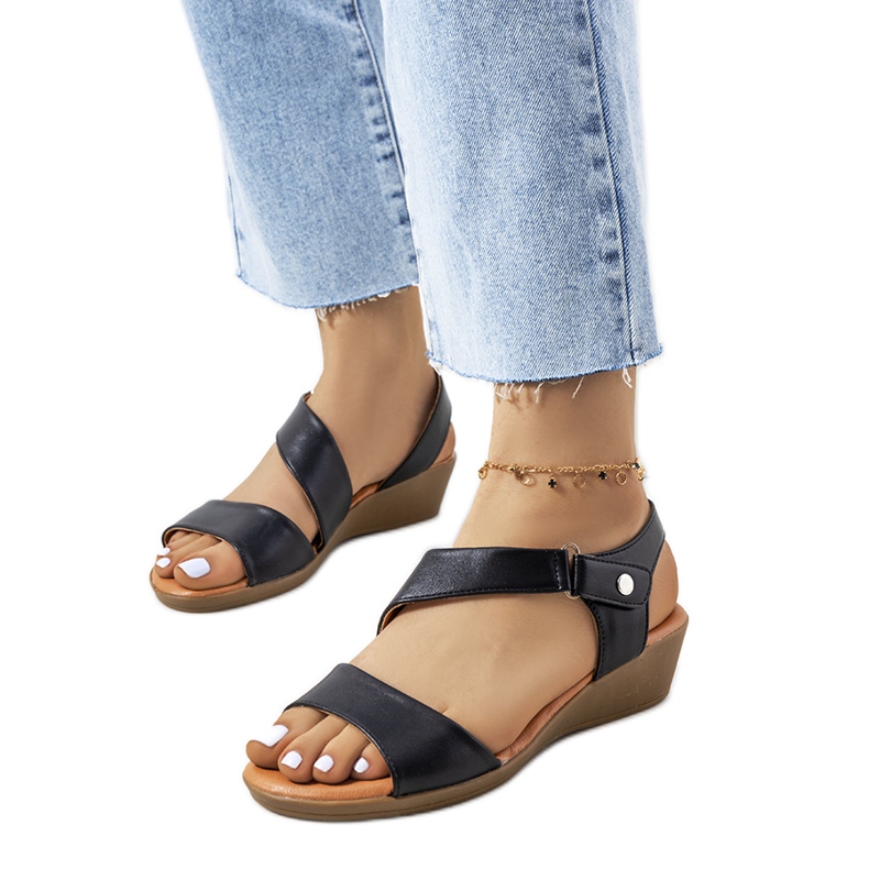 Svarta kilasandaler från Souttar