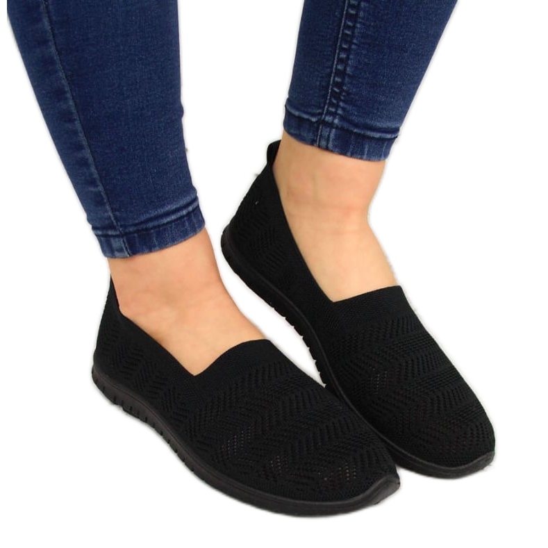 Svarta genombrutna sneakers glider på Filippo W PAW219A