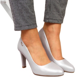 Pumpar på en silverpärla Sergio Leone stolpe silver-