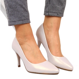 Pumps på en beige pärla Sergio Leone stilett