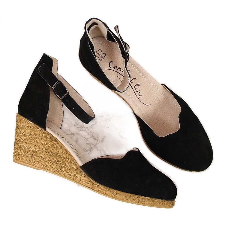 Damsandaler i läder på en svart kil Filippo