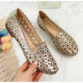 Damskor i guld genombrutna läder Juma