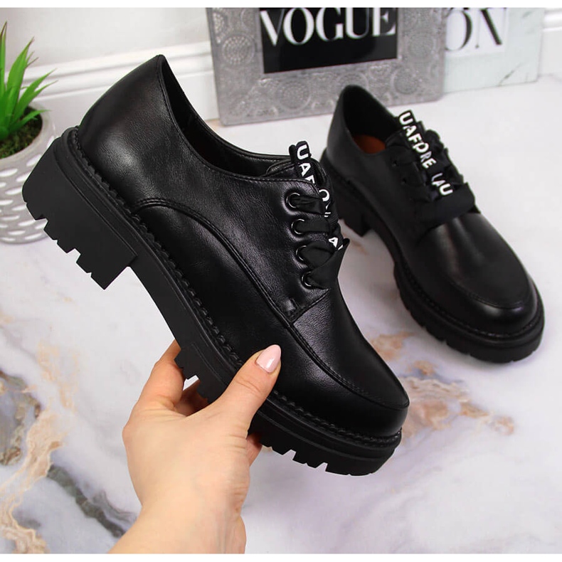 Damkängor med svart Laura La.Fi-plattform