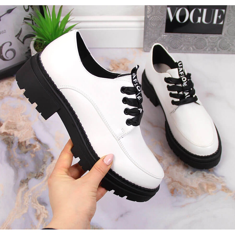 Damkängor med platåkängor, vita Laura La.Fi