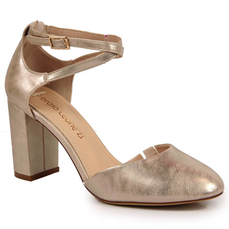 Damsandaler på guldstolpen av Sergio Leone gyllene