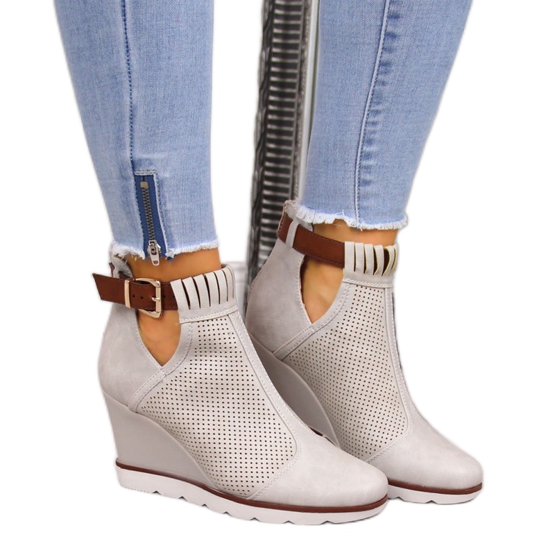 Beige sneakers för kvinnor med genombrutna kilar Filippo