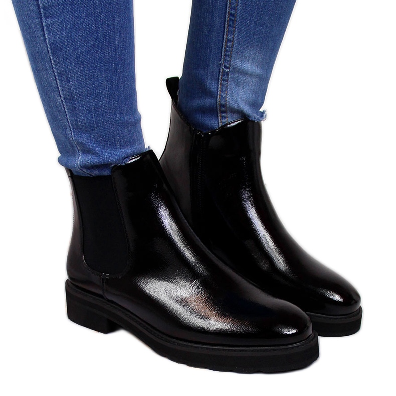 Svarta Sergio Leone isolerade svartlackade Chelsea boots