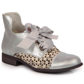 Genombrutna Jezzi-stövlar i våriga silver