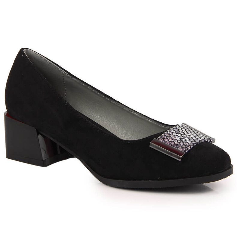 Pumps på ett svart Jezzi mockablock