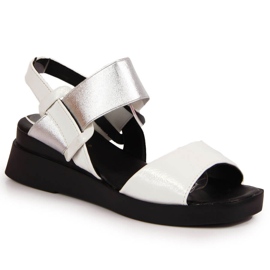 Damsandaler på kilklack med vit Potocki