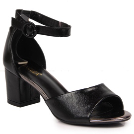 Svarta Vinceza damsandaler på stolpen