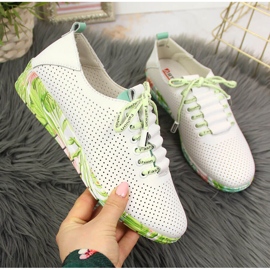 Damskor i vitt läder med en kil Artiker