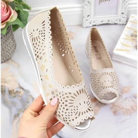 Genombruten, öppen tå, beige Jezzi damskor