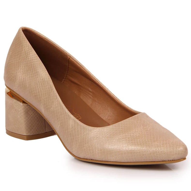 Pumps på en dekorativ beige Jezzi-stolpe