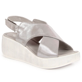 Lädersandaler för kvinnor på en silverkil Dolce Pietro silver-