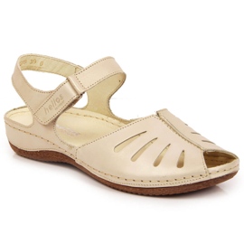 Damsandaler i läder på en gyllene kil Helios 4009
