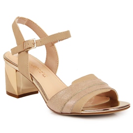 Damsandaler på guldstolpen av Sergio Leone gyllene