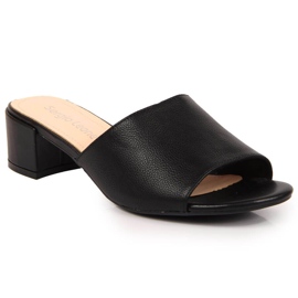 Svarta tofflor för kvinnor på block av Sergio Leone