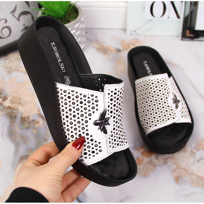 Kvinnors vita genombrutna lädertofflor T.Sokolski