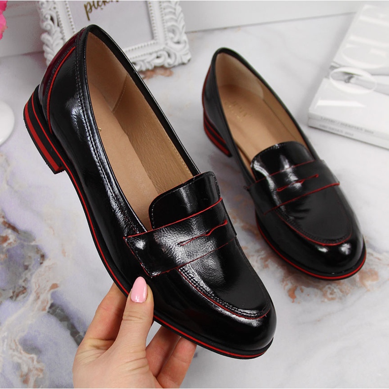 Damskor i läder lordsylackad svart Juma