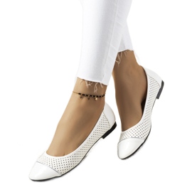 Kirsti vita genombrutna ballerinor ecru