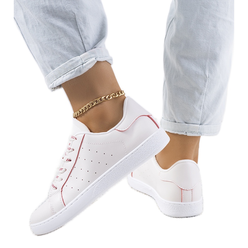 Koho röda och vita sportskor