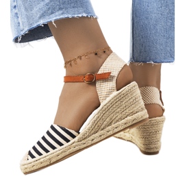 Svarta espadrillor på Garvan-kilen beige