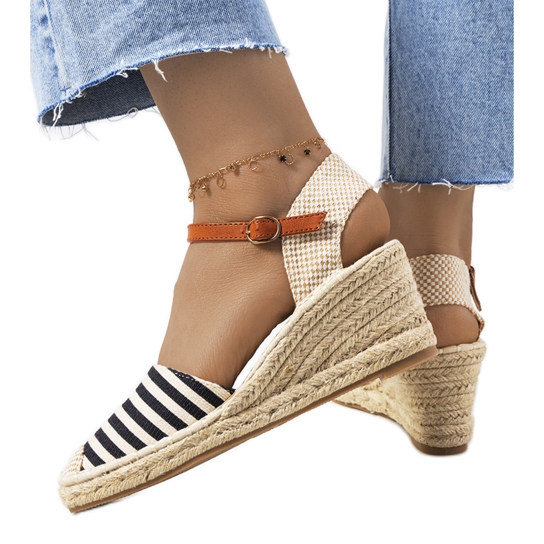 Svarta espadrillor på Garvan-kilen beige