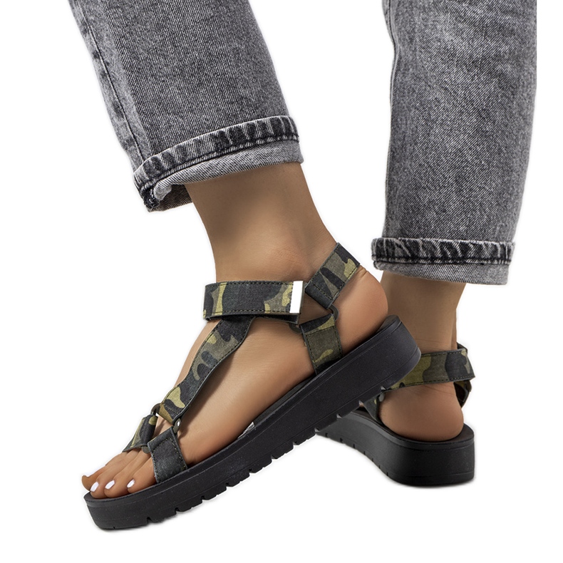 Gröna camo-sandaler på Dugan-plattformen