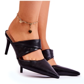 Lädertofflor På En Svart Aveline