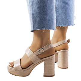 Beiga sandaler på Liv-stolpen beige