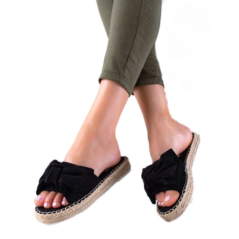 TRENDI Tofflor på en halmplattform svart