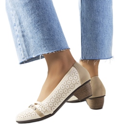 Hernandez beige genombrutna pumps