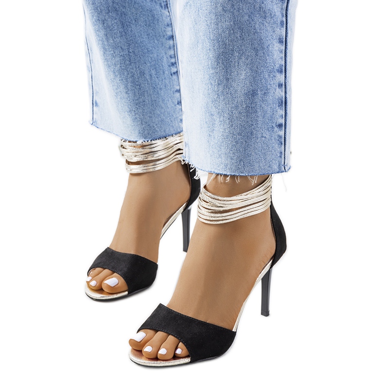 Svarta sandaler på hög klack från Vasquez