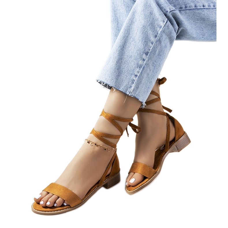 Bruna sandaler med snörning från Moody