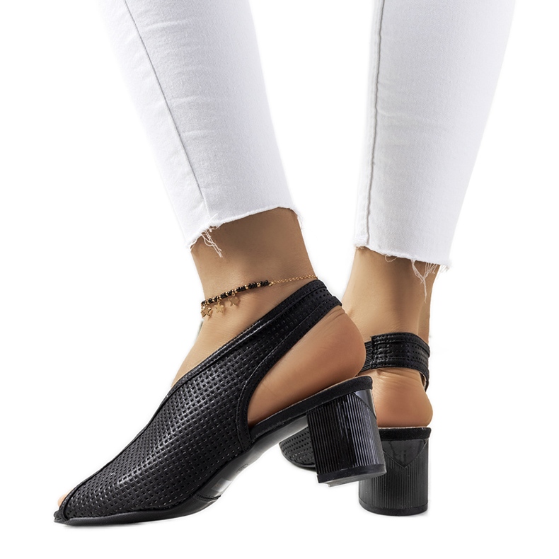 Black Rush genombrutna sandaler svart